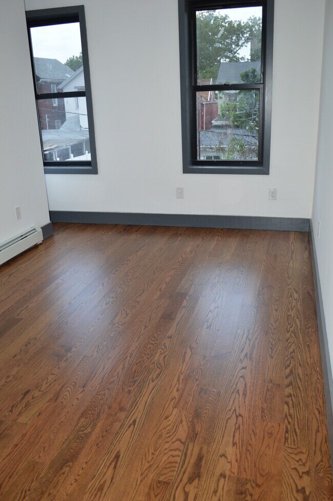 Foto del edificio - 249 Wyona St