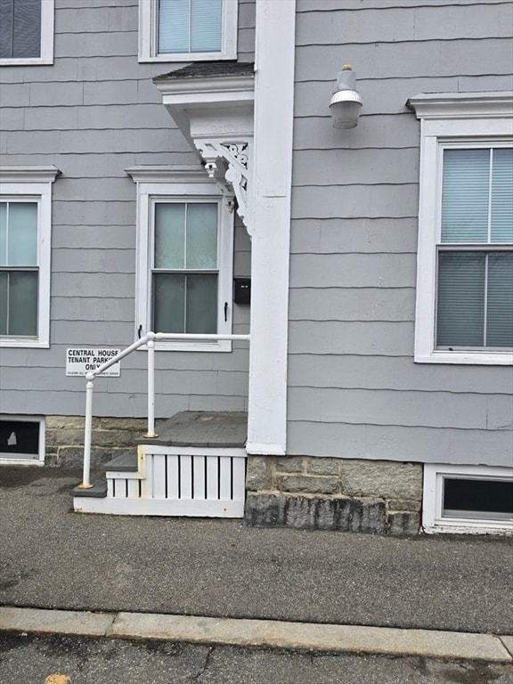 Building Photo - 5 1/2 Central Square