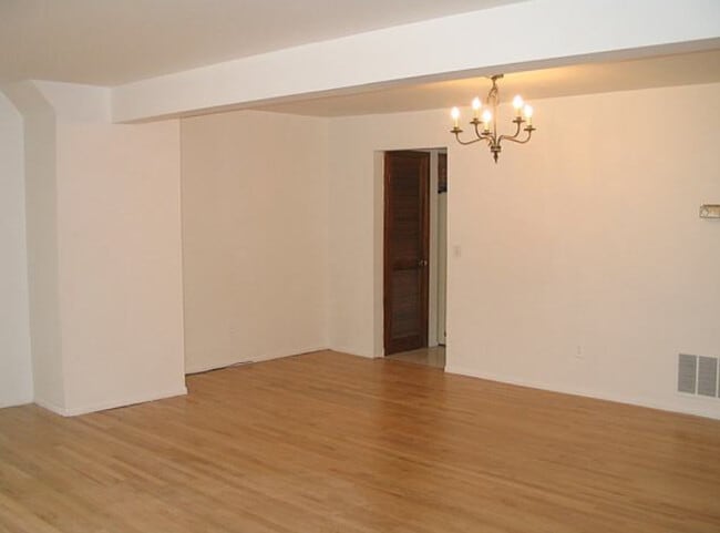 Building Photo - 3405 Wellington Ct