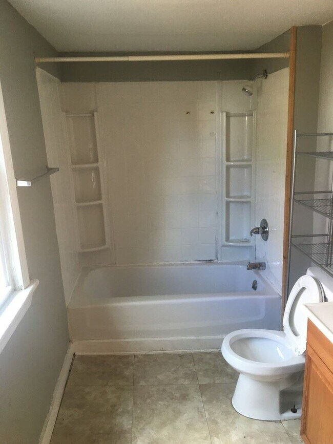 Building Photo - 4 br, 1.5 bath House - 1010 N Jefferson Ave
