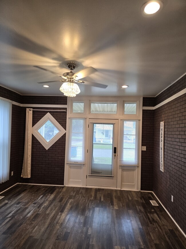 Building Photo - 405 W Harnett St