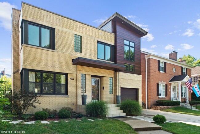 Building Photo - 5915 N Forest Glen Ave