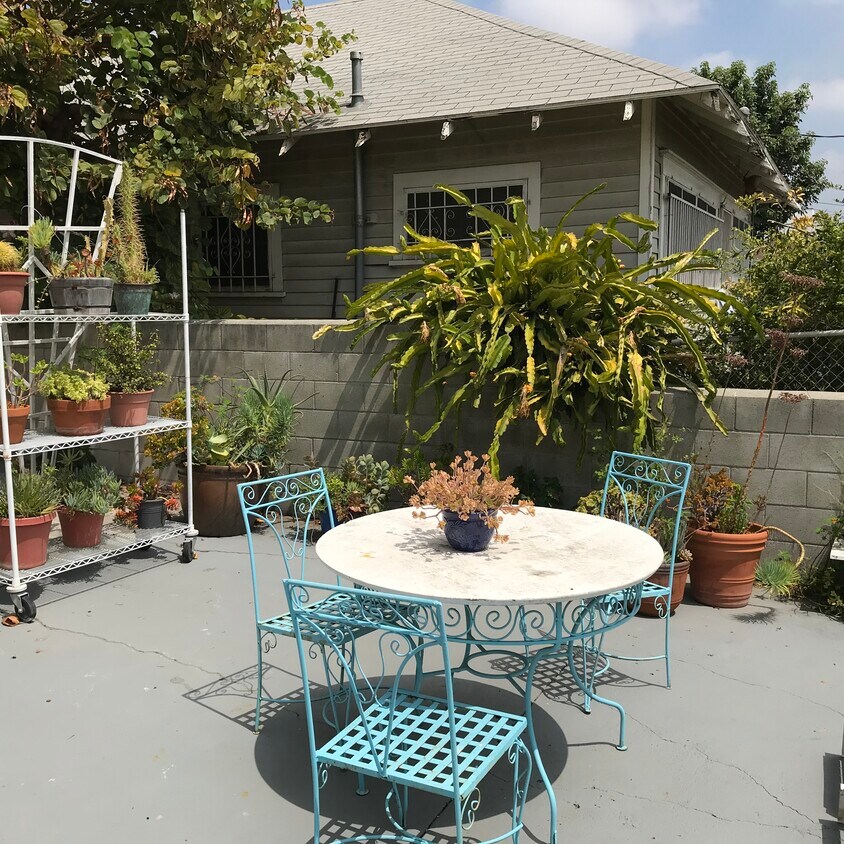 Comedor trasero al aire libre - 1426 Allesandro St