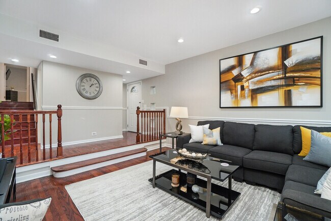 Foto del edificio - 7069 N Crawford Ave