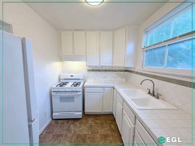 Building Photo - 5803 W Olympic Blvd