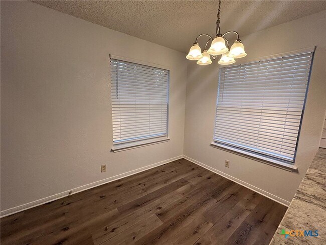 Building Photo - 2124 Caprice Dr