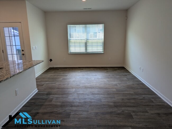 Building Photo - 2338 Lily Dr
