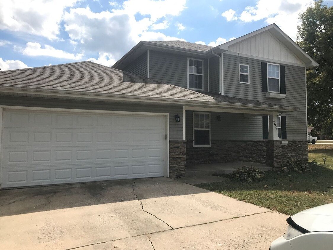 Primary Photo - Charming Home Nestled in Springfield - 3 b...