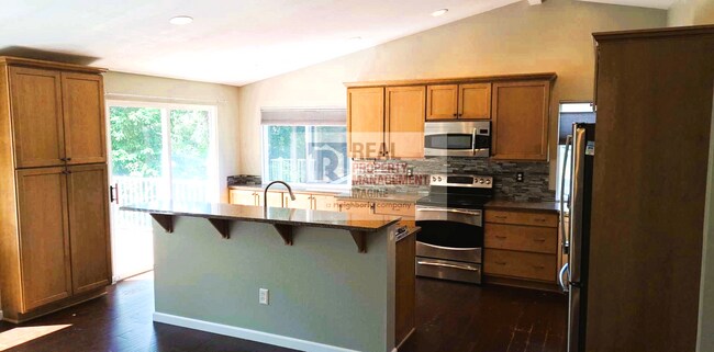 Building Photo - Gorgeous 5 Bedroom, 2.5 Bath Home
