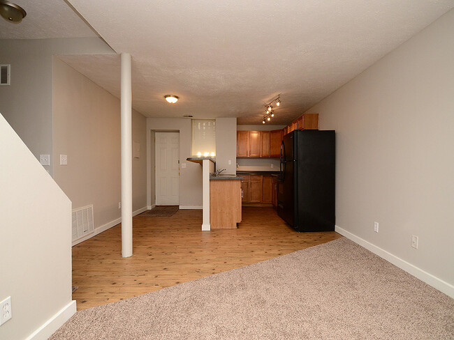 Building Photo - 649 S 19th Ave