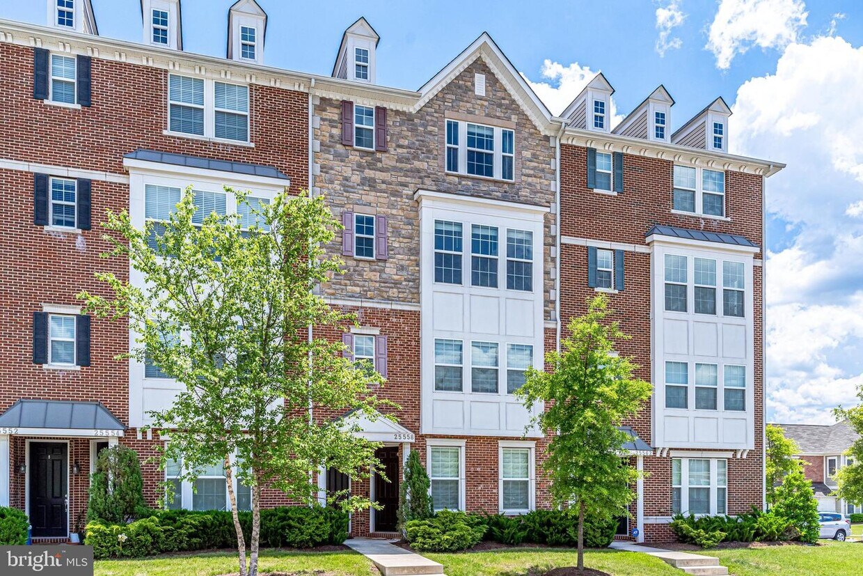 25556 Casale Terrace, Chantilly, VA 20152 Townhouse for Rent in Chantilly, VA