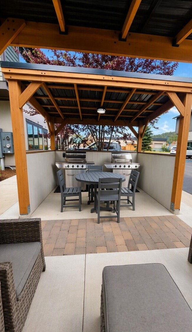Community BBQ Grills - Chambers Lofts