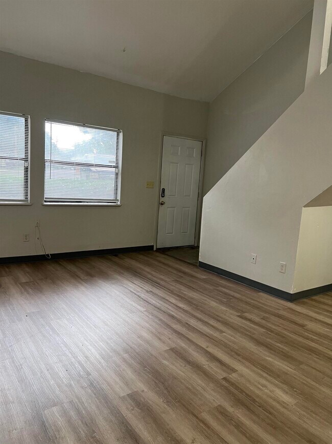 Building Photo - 1828 Nekoma Ct