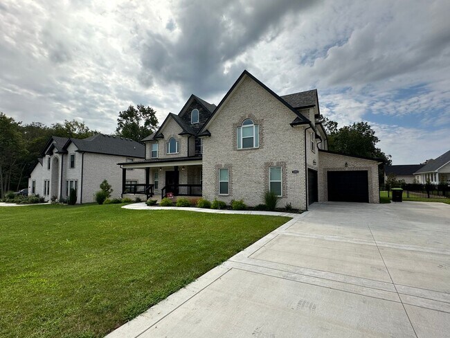 Foto del edificio - 3100 SF Dog Friendly 5 Bedroom Home for Rent!