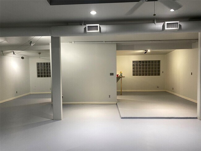 Foto del edificio - 7723 Fondren Rd