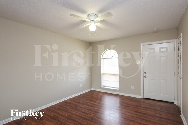 Foto del edificio - 4013 Commonwealth Dr