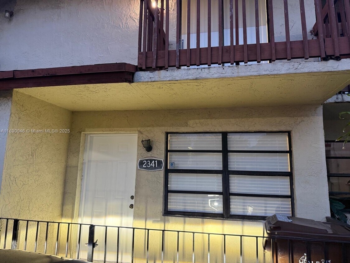 Foto principal - 2341 W 66th Pl