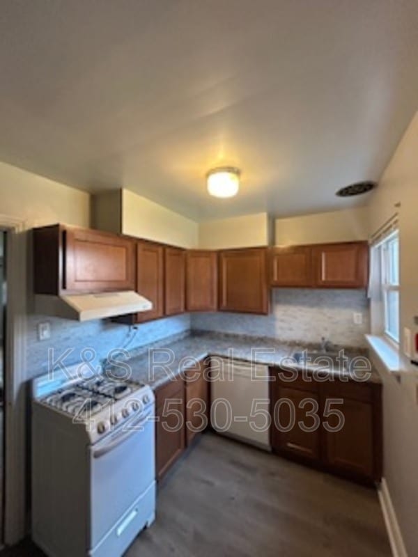 Building Photo - 1441 Lincoln Way