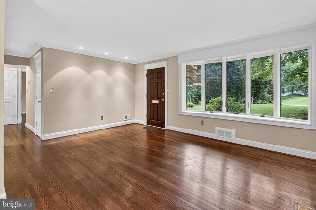 Foto del edificio - 7614 Woodridge Cir