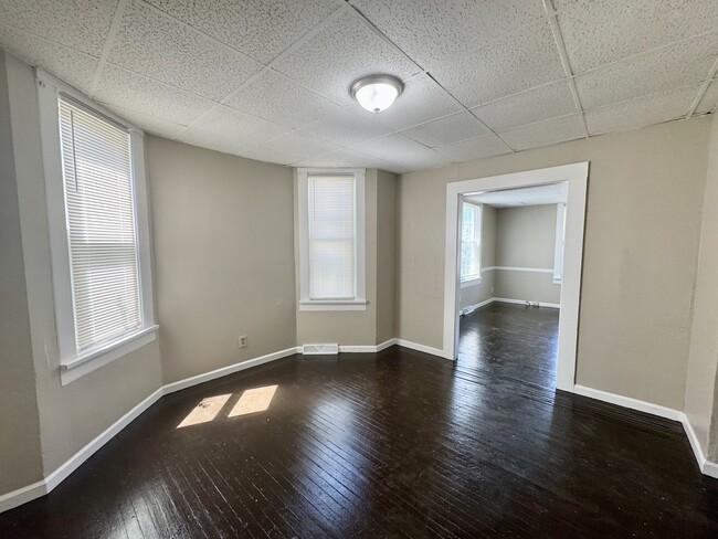 Building Photo - 334 Clarendon Ave NW