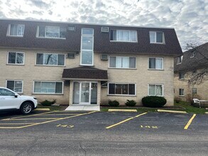 Building Photo - 8812 Briar Ct