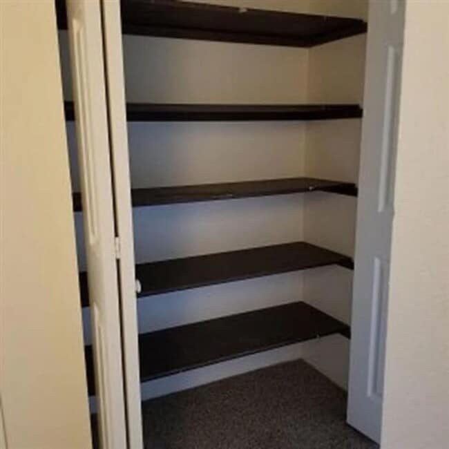 Building Photo - Ground-Level Apartment Available Now at Sunset Villa!