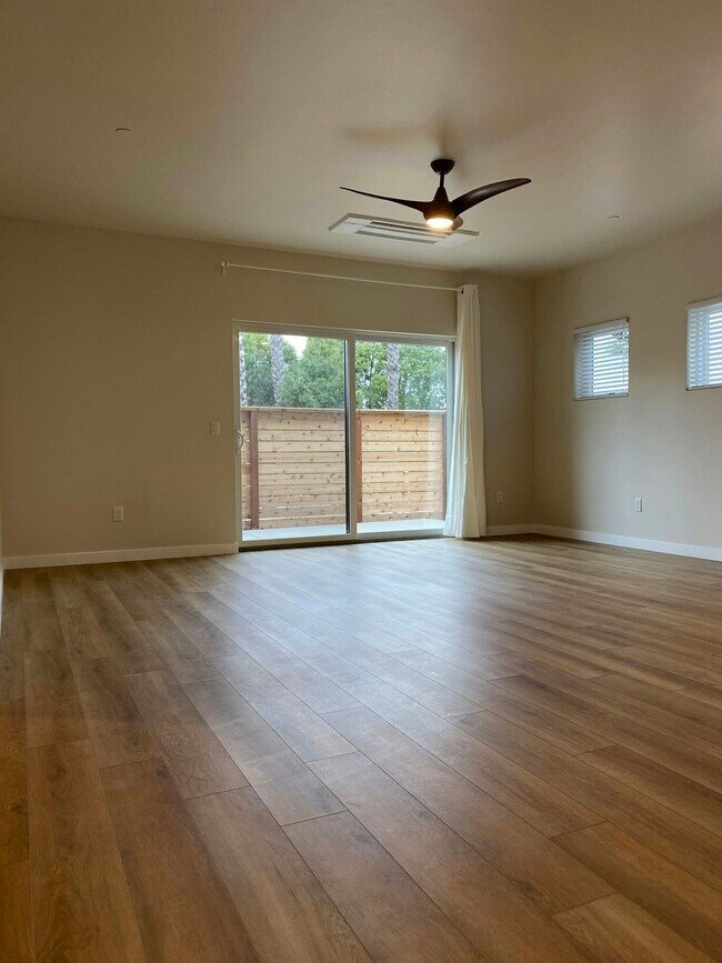 Foto del edificio - 691 Stoneridge Dr