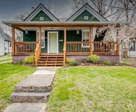 Building Photo - 117 W Poplar St