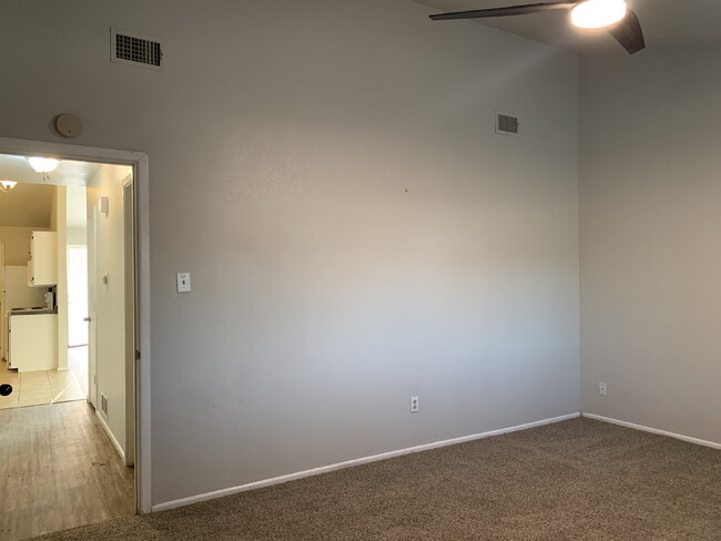 Building Photo - Cute duplex in North Lubbock
