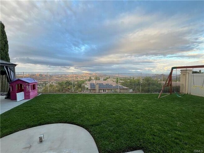 Foto del edificio - Stunning Tuscany Hills Home with Panoramic...