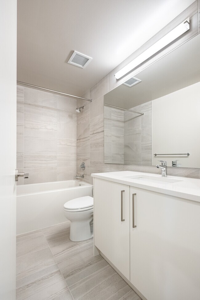 Building Photo - 641 Claremont