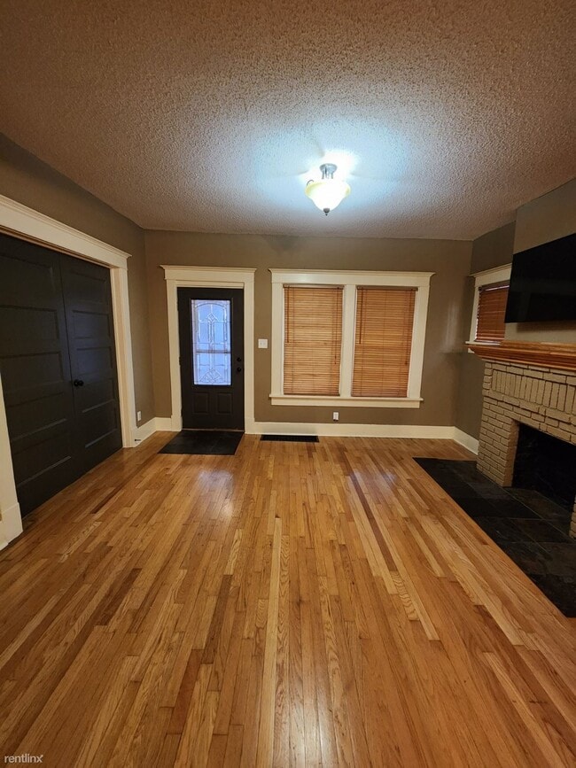 Building Photo - 3 br, 1 bath House - 337 S Erie St