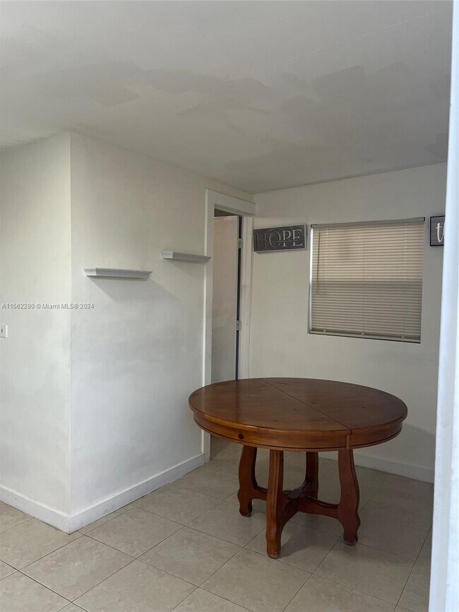 Building Photo - 4610 SW 116th Ave