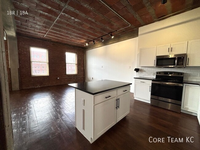 Building Photo - River Market Loft For Rent