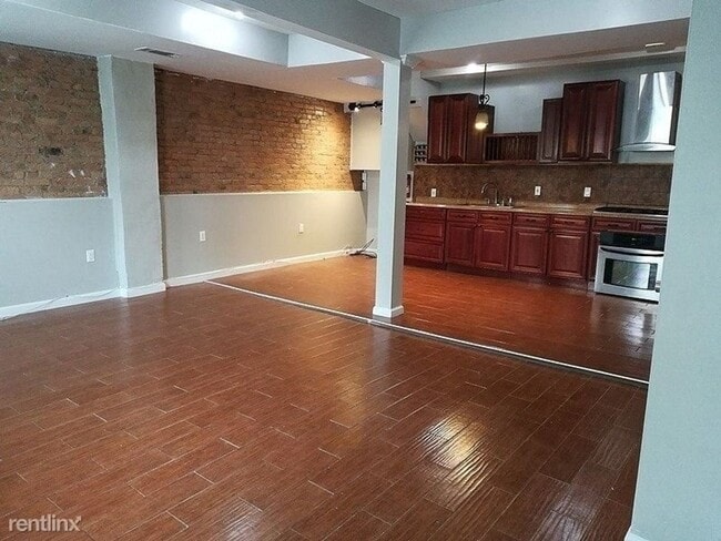 Building Photo - 2 Bedroom Townhome in Albany