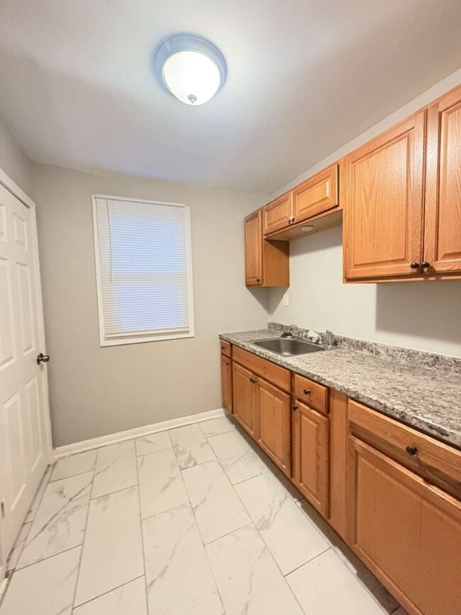 Building Photo - 12011 Evergreen Rd