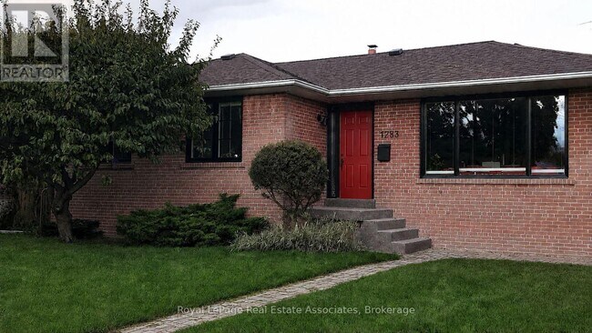 Photo du bâtiment - 1283 Daimler Rd