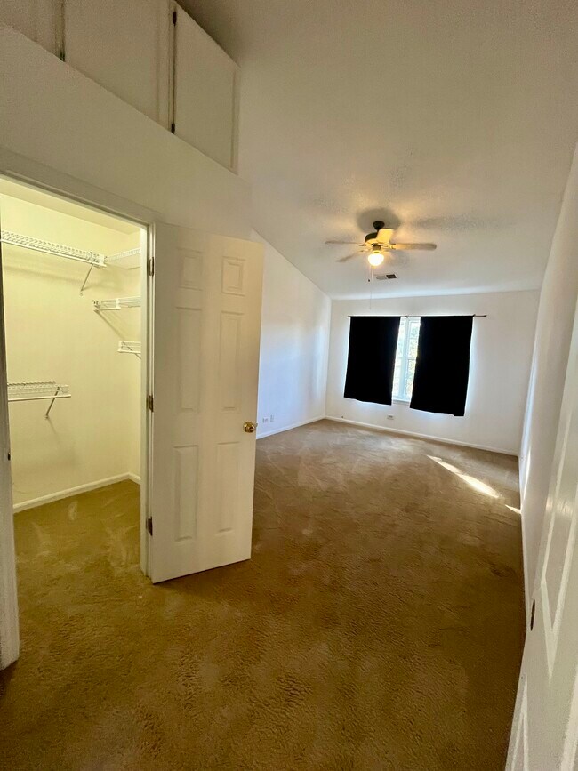 Building Photo - 355 Mill St