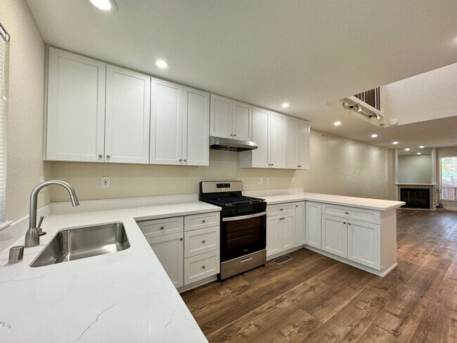 Foto del edificio - TENTATIVELY RENTED Two Bedroom Napa Condo ...