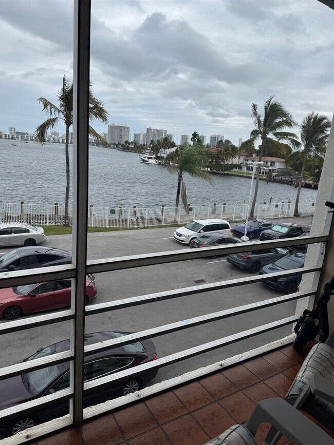 Foto del edificio - 2821 N Miami Beach Blvd