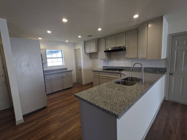 Building Photo - 6303 Georgianna Dr