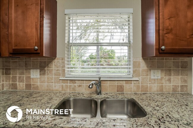 Foto del edificio - 2510 Barcelona Ave