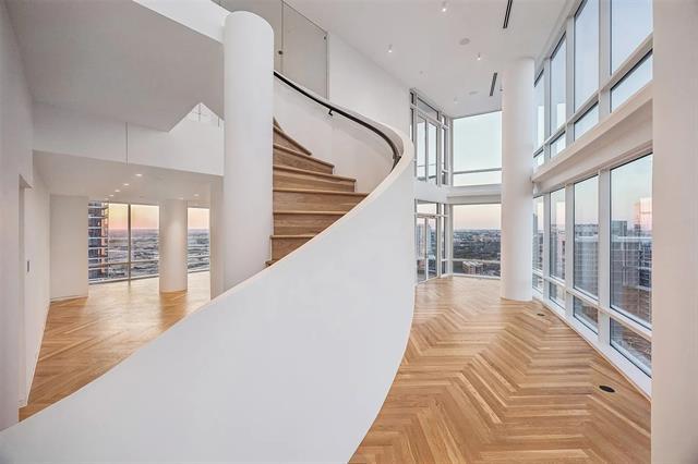 Foto del edificio - 2430 Victory Park Ln