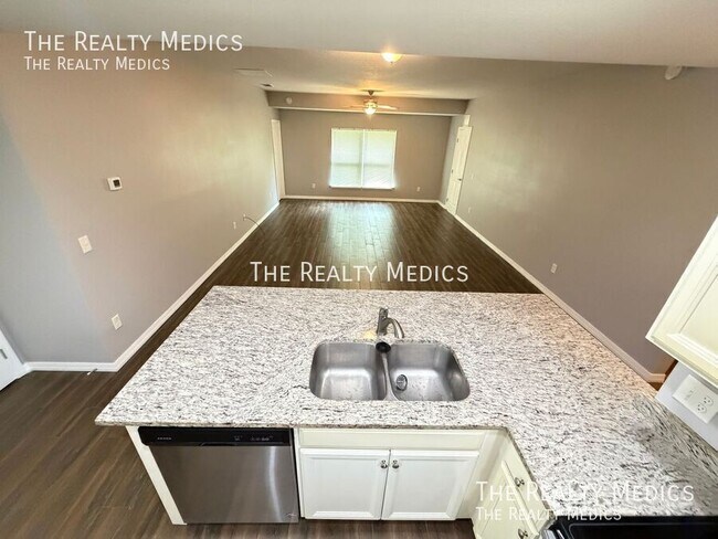 Building Photo - 2615 Fair Oaks Dr