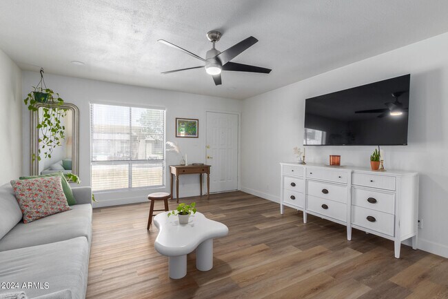 Foto del edificio - 8241 N Central Ave