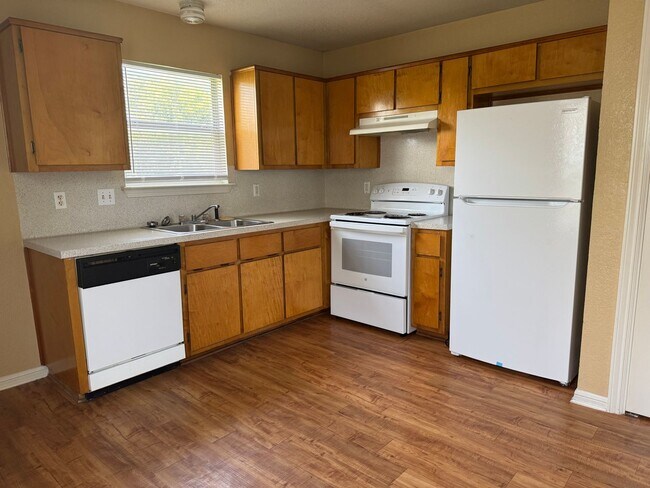 Building Photo - 1002 Circle M Dr