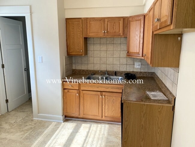 Building Photo - 2532 Ravenwood Ave