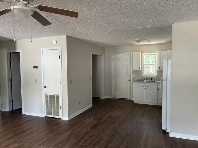 Foto del edificio - 1727 W Pine Lake Dr