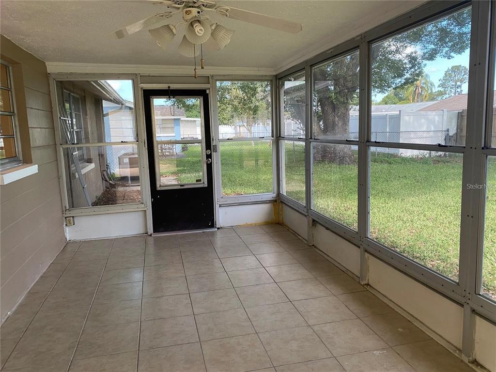 Foto del edificio - 7437 Carmel Ave