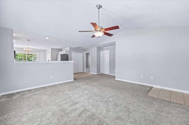 Building Photo - Cute, Convenient Townhome!
